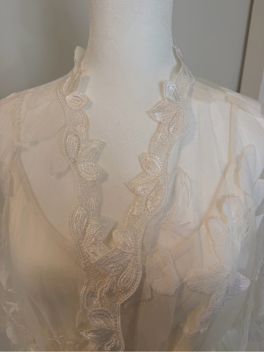 White Lace Sheer Robe - Picture 4 of 13